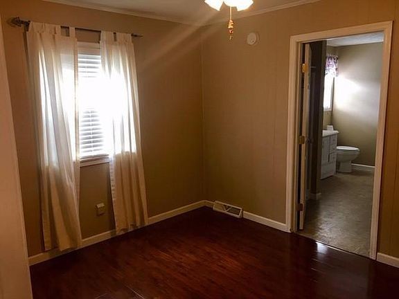 Building Photo - Single family home 3 bedroom available