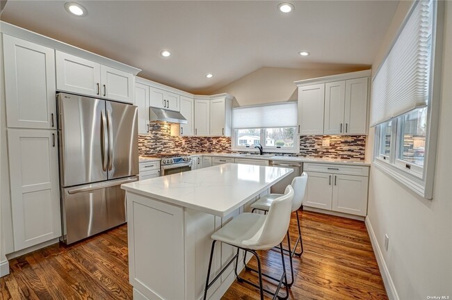Building Photo - 35 Morewood Dr