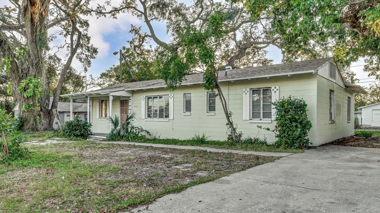 Primary Photo - Spacious 3/2 Home in St. Petersburg, Avail...