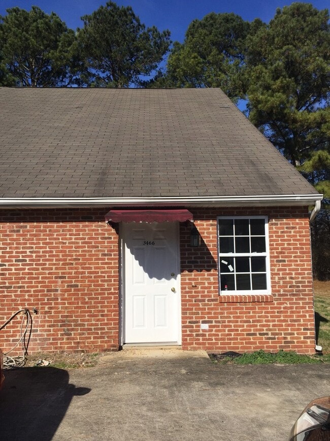Building Photo - 3466 Hedge Drive Northeast