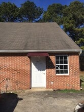 Building Photo - 3466 Hedge Drive Northeast
