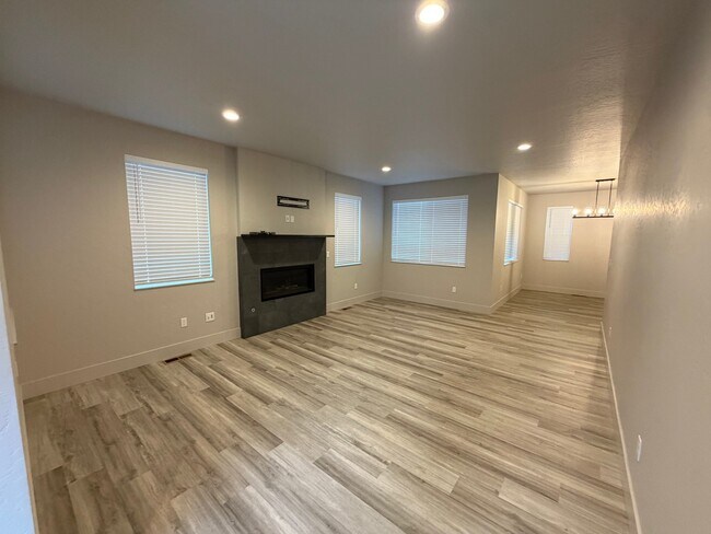 Foto del edificio - 4178 N Honeysuckle Dr