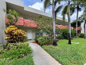 Building Photo - 901 Cypress Terrace
