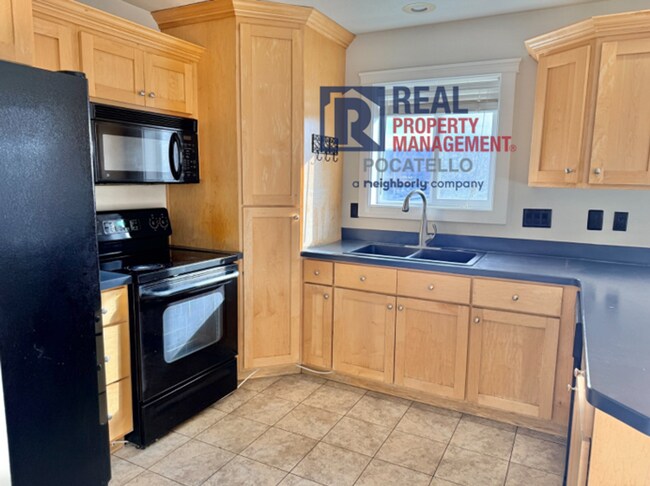 Foto del edificio - 3 bed 2.5 bath 2 car garage house - Pet friendly