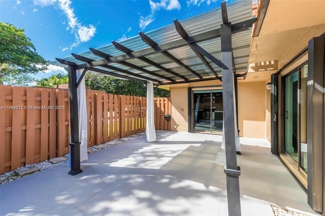 Building Photo - 2551 Camelot Ct
