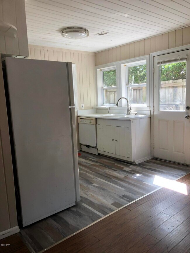 Foto del edificio - 220 Wisteria Ln