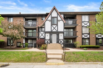 Building Photo - 13620 Lamon Ave