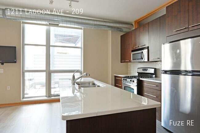 Foto del edificio - 1211 Lagoon Ave