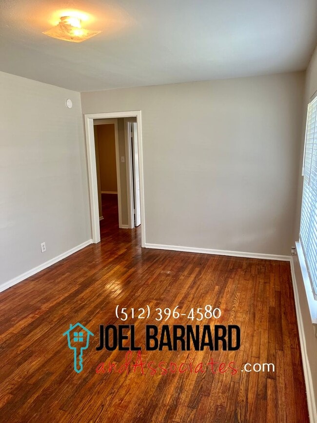 Building Photo - Availably July 12: Charming 3 Bedroom 1 Ba...