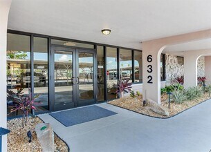 Building Photo - 632 Edgewater Dr