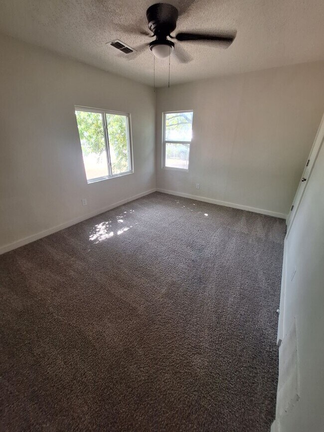 Foto del edificio - 3 bedroom, 1 bath