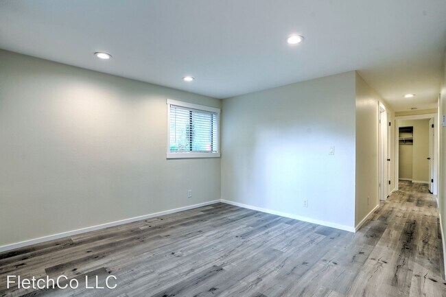 Building Photo - 2 br, 1 bath House - 2626 E Madison St #1