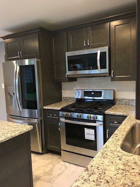 Foto del edificio - 4110 Crestwood Dr