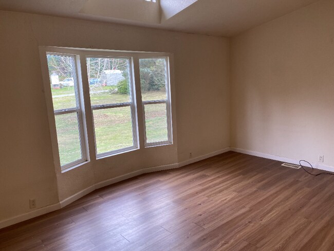 Building Photo - 30755 Baxman Ln