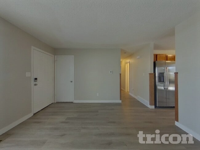 Building Photo - 2882 Dickens Dr