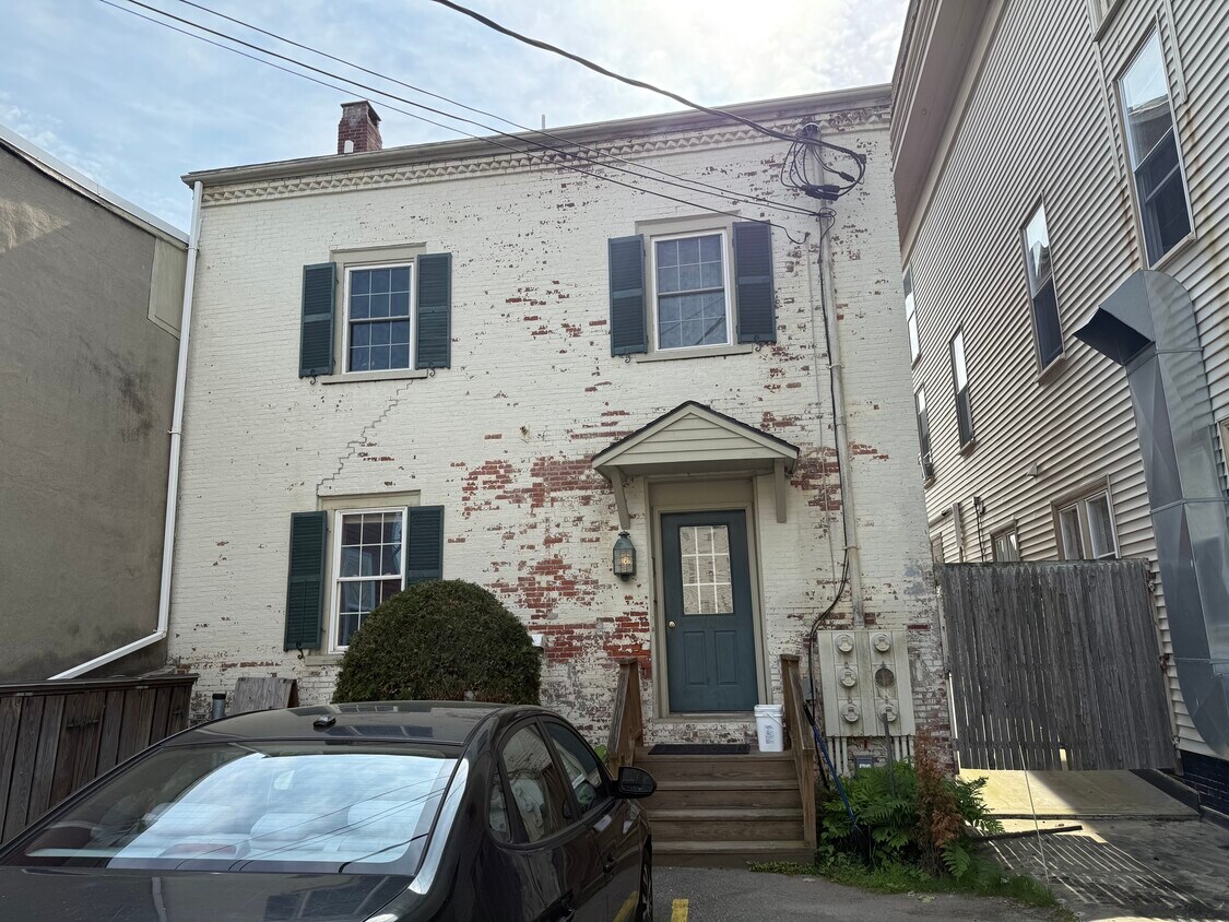 Unit parking and entry - 111 Water St