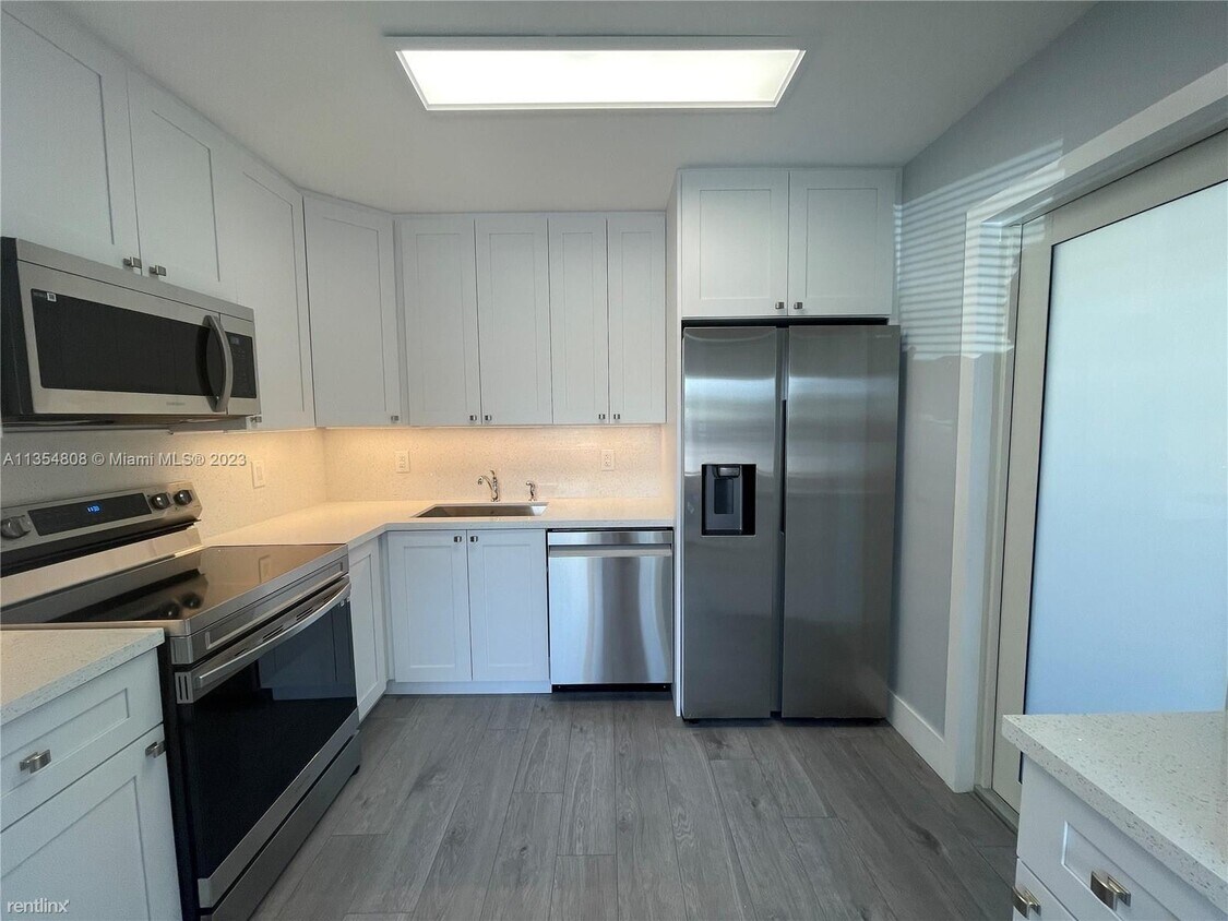 Foto principal - 3 br, 2 bath House - 105 NE 30th Ct # 105