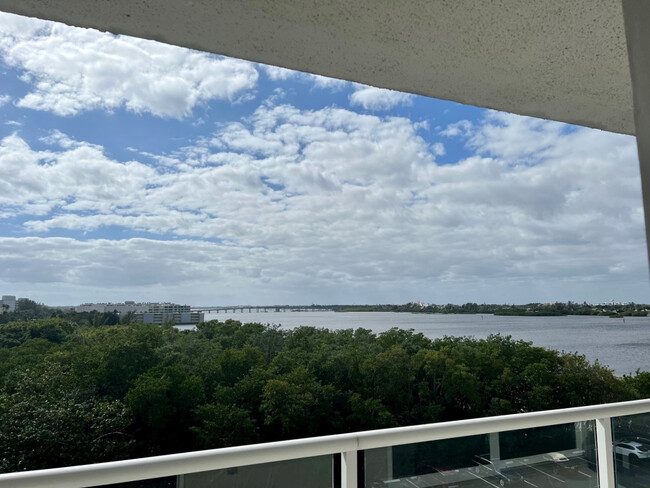 Foto del edificio - 2560 S Ocean Blvd