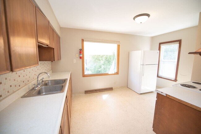 Building Photo - 1525 Briggs