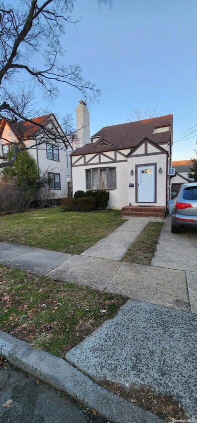 Primary Photo - 231 Spruce St