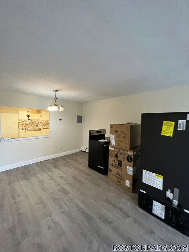 Foto del edificio - 24 Whites Ave