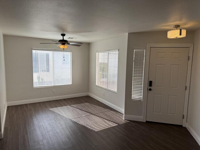 Foto del edificio - 7624 License St