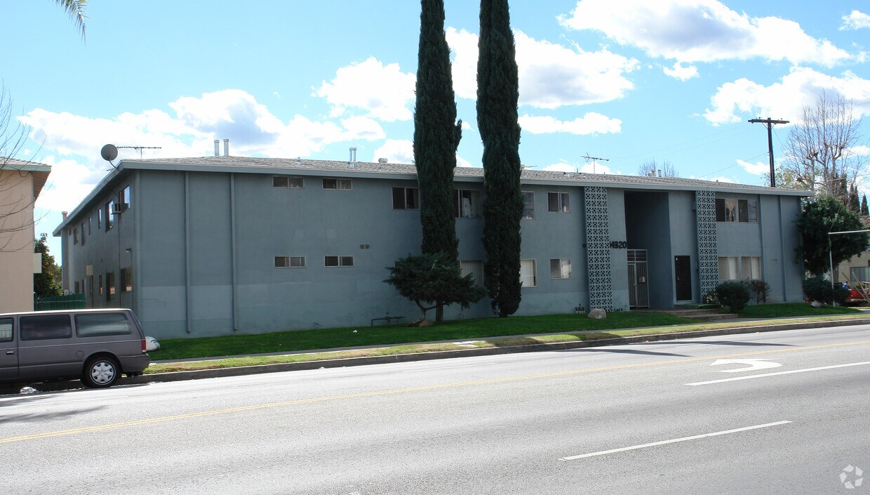 Foto del edificio - 14320 Vanowen St