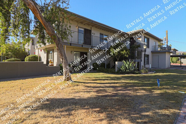 Building Photo - 4132 E Calle Redonda