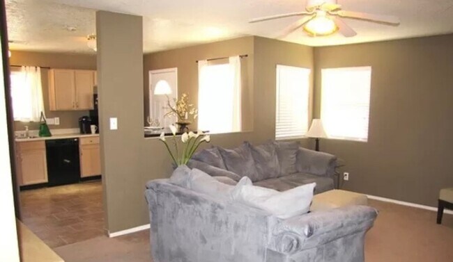 Foto del edificio - Adorable 2 bdr 1 bath home in Northern Mea...