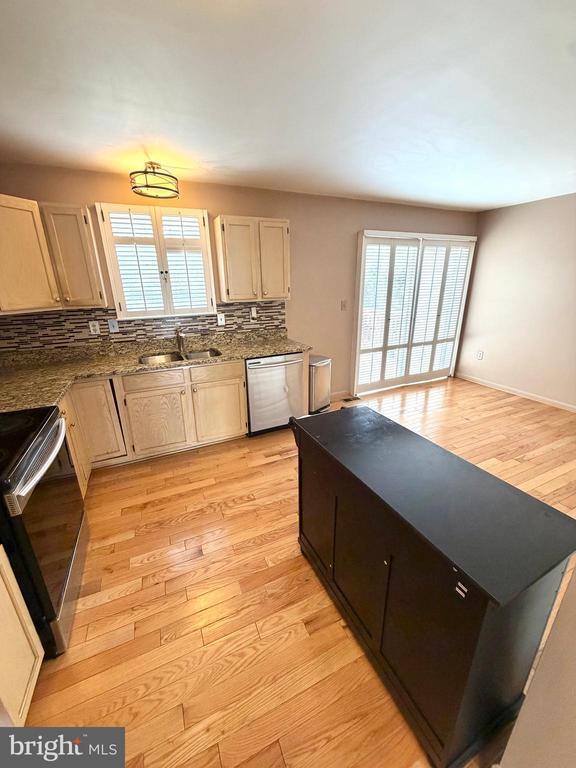 Building Photo - 5053 Colburn Terrace