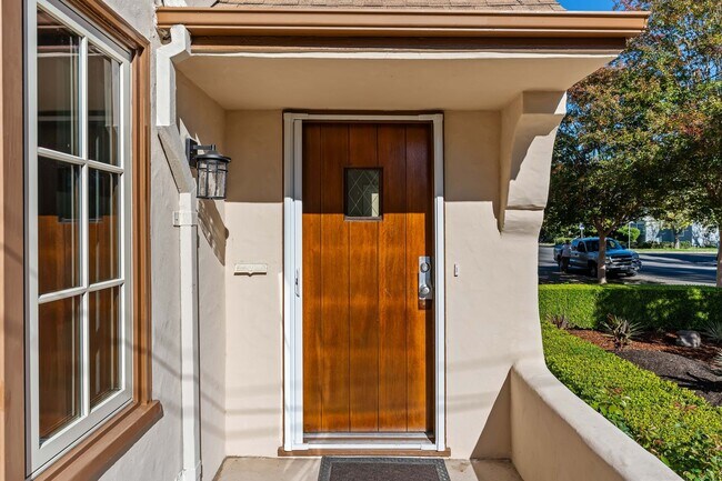 Foto del edificio - Charming 4-Bedroom, 2-Bath Home in the Historic Napa Abajo District