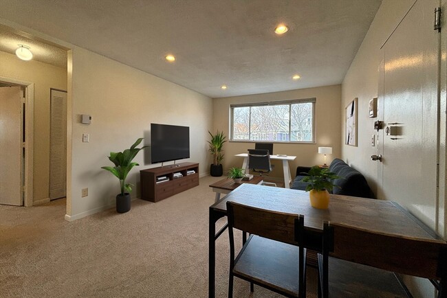 Foto del edificio - 256 Parker Hill Ave