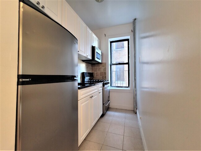 Foto del edificio - 634 Saint Nicholas Avenue