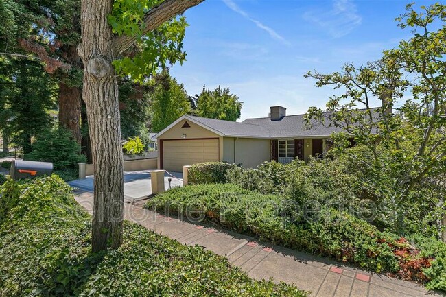 Building Photo - 25 Selborne Dr