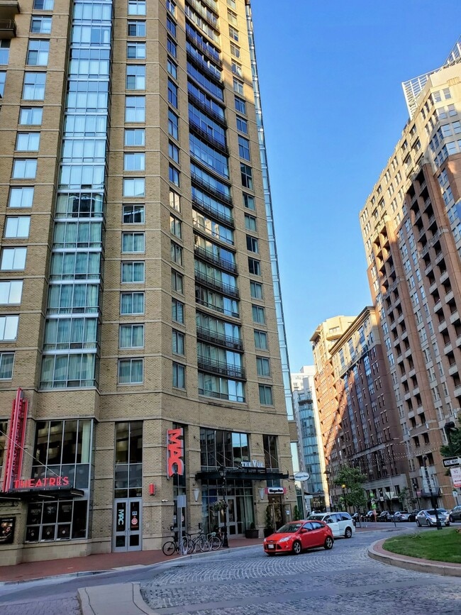 Building Photo - 675 S President St