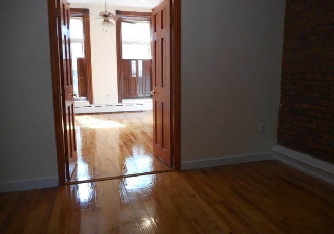 Building Photo - 33 Halsey St