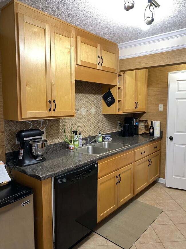 Foto del edificio - Stunning 2 bed, 2.5 bath townhouse just off the Oconee Connector