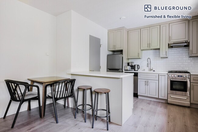 Foto del edificio - 4136 Grand View Blvd