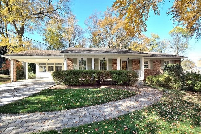 Building Photo - 610 John Marshall Dr NE