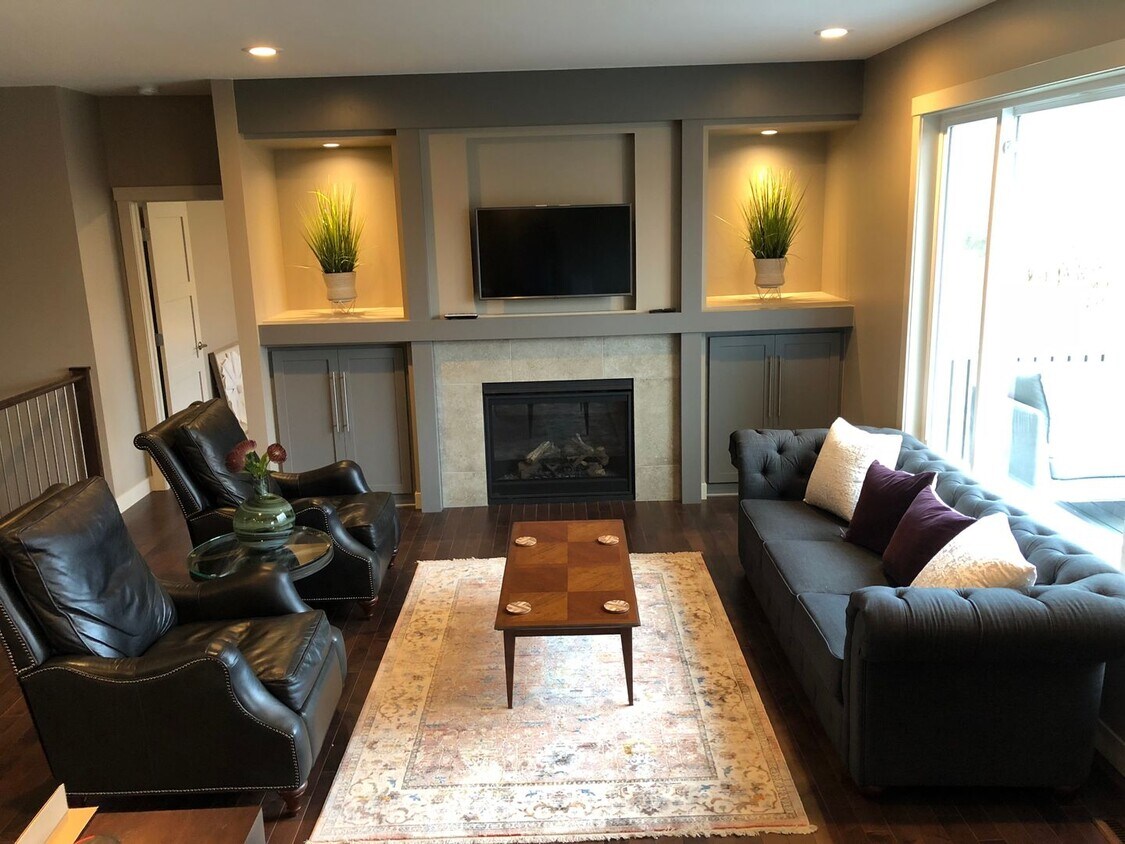 Primary Photo - 2018 New Construction Your Home Away From ...