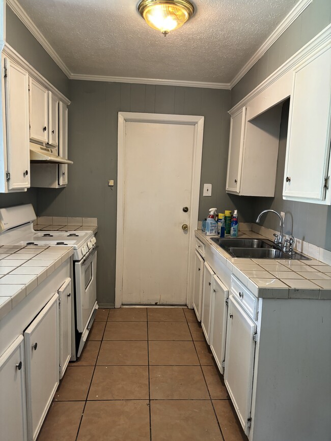 Building Photo - 622 Lake Glen Pl