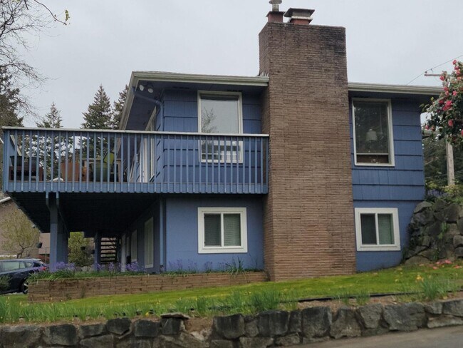 Building Photo - Silverdale Home with a View!