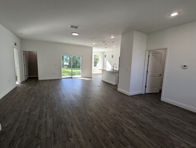 Foto del edificio - Beautiful and Secluded Poinciana Home for Rent