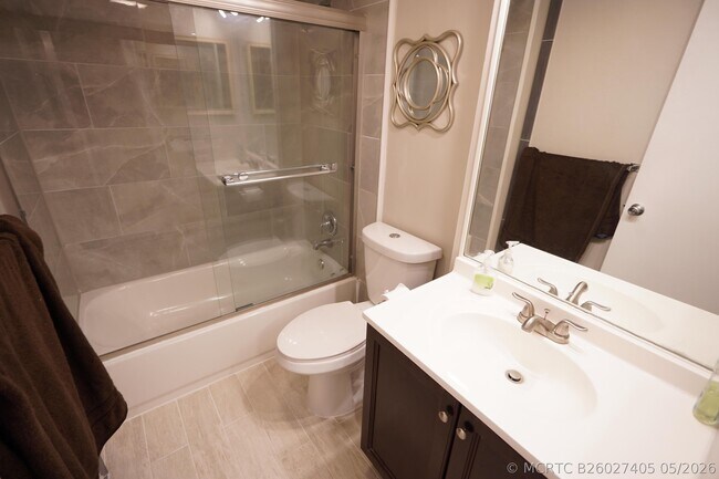 Foto del edificio - 3000 Sunrise Lakes Blvd