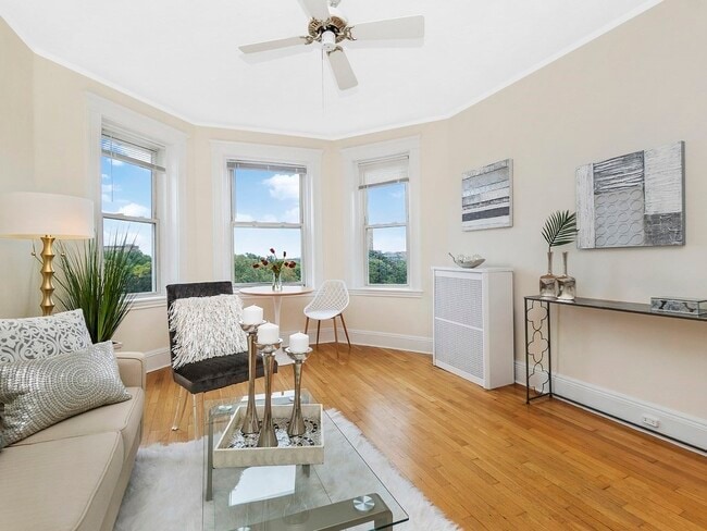 Building Photo - 125 Park Dr