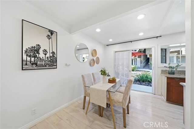 Building Photo - 185 Streamwood