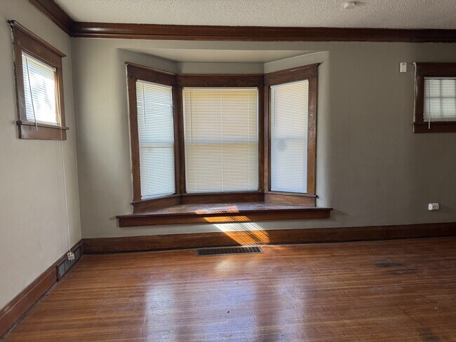 Building Photo - 72 Hollister St