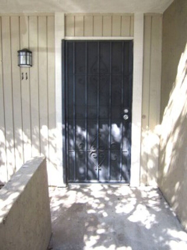 Foto principal - La Mesa "Near SDSU" Spacious 2BR/2BA Condo...