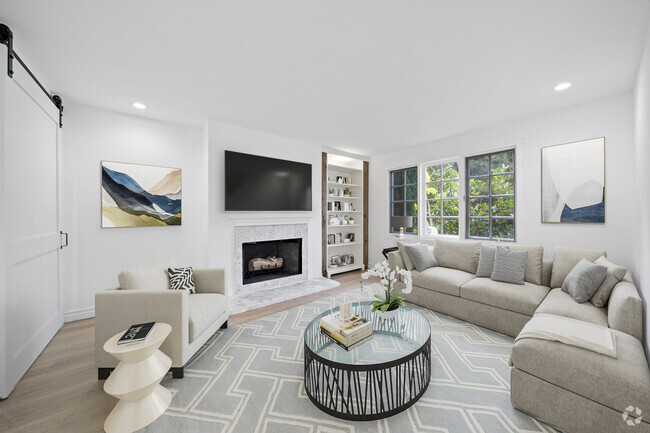 Garden view living room - 2118 3rd St