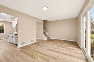 Building Photo - 14 Elm St